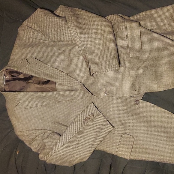 Ultra lux trending 100 wool dinner jacket. Canadian premium designer Jacket